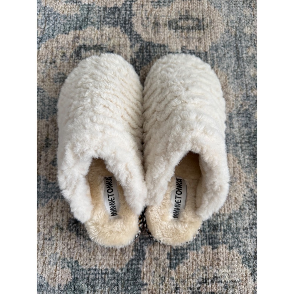 Minnetonka Shally Slipper Size 8 New in Box - Picture 2 of 5